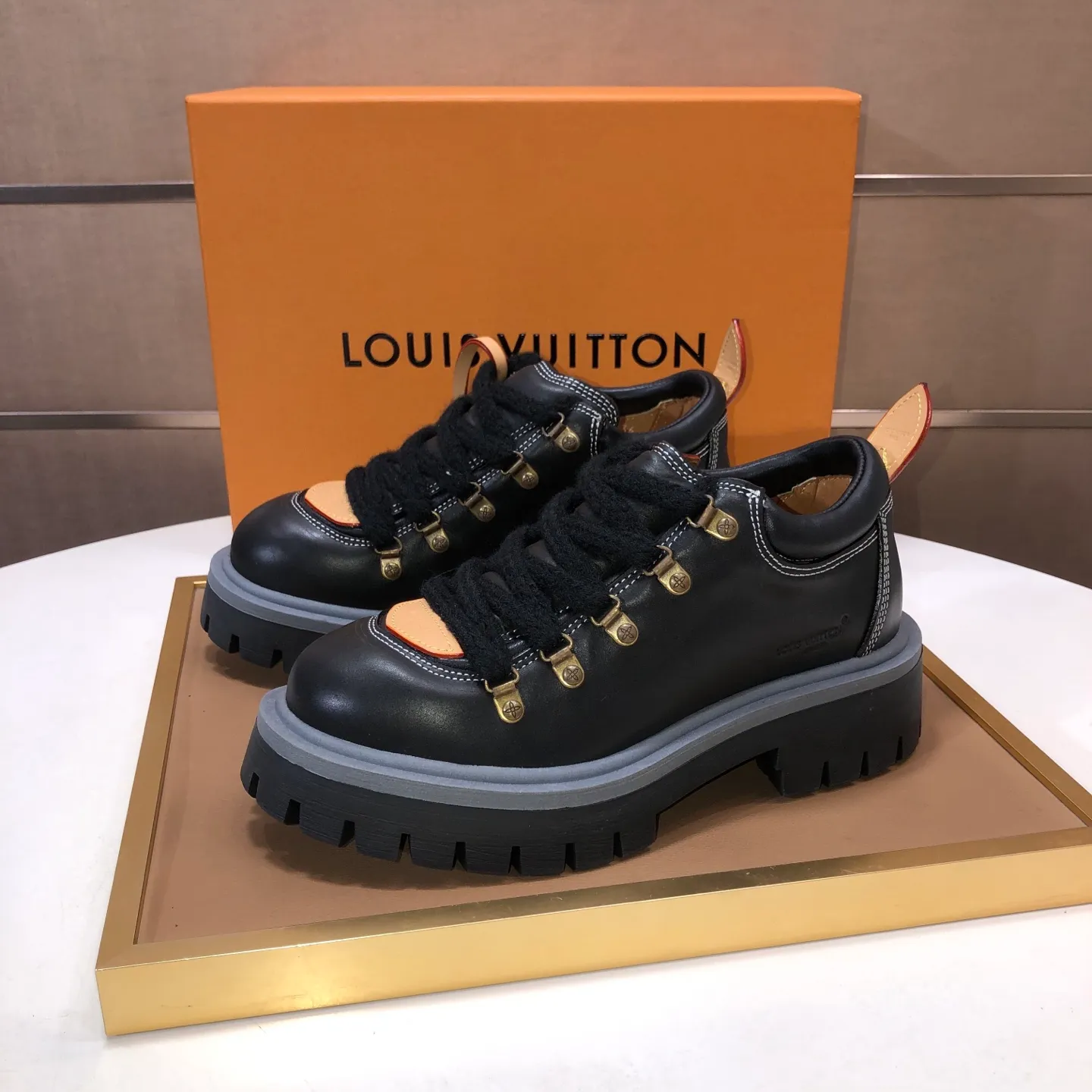 Men's shoes 💰660💰 LV Louis Vuitton 2025 autumn and winter new couple's new style, the original version is developed one to one, retro fashion, handsome and cool mountaineering derby shoes are out of stock 👍 💎 Material: imported first-layer cowhide 💎 Lining: imported lambskin 💎 Outsole: original molded TR non-slip sole 💎 Bottom height: 3.5cm 💎 Shoe size: 35-45 for both men and women